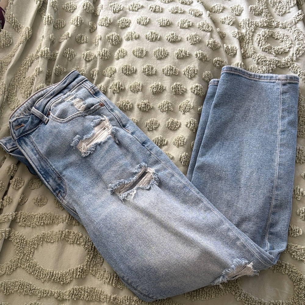 Distressed Light Blue Jeans mom jeans